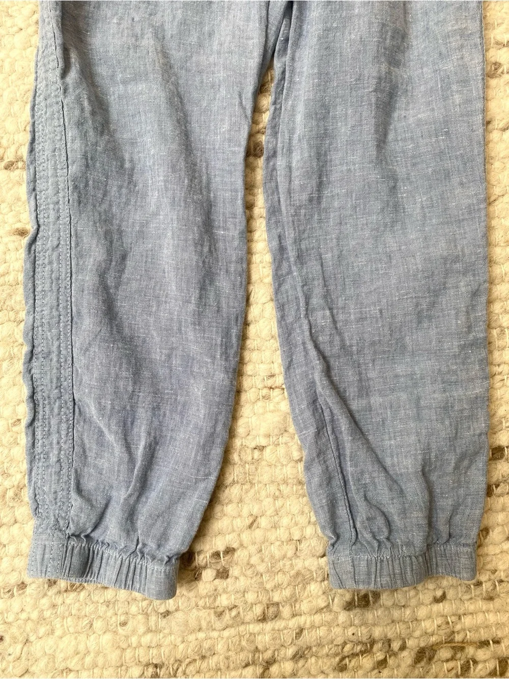 Athleta Cabo 100% Linen Chambray Joggers in Blue, Size 6 - Picture 4 of 11